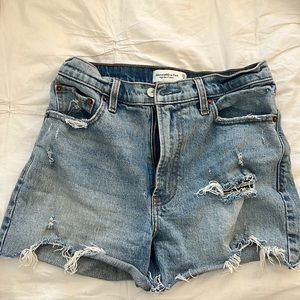 Abercrombie high rise 4" Jean short